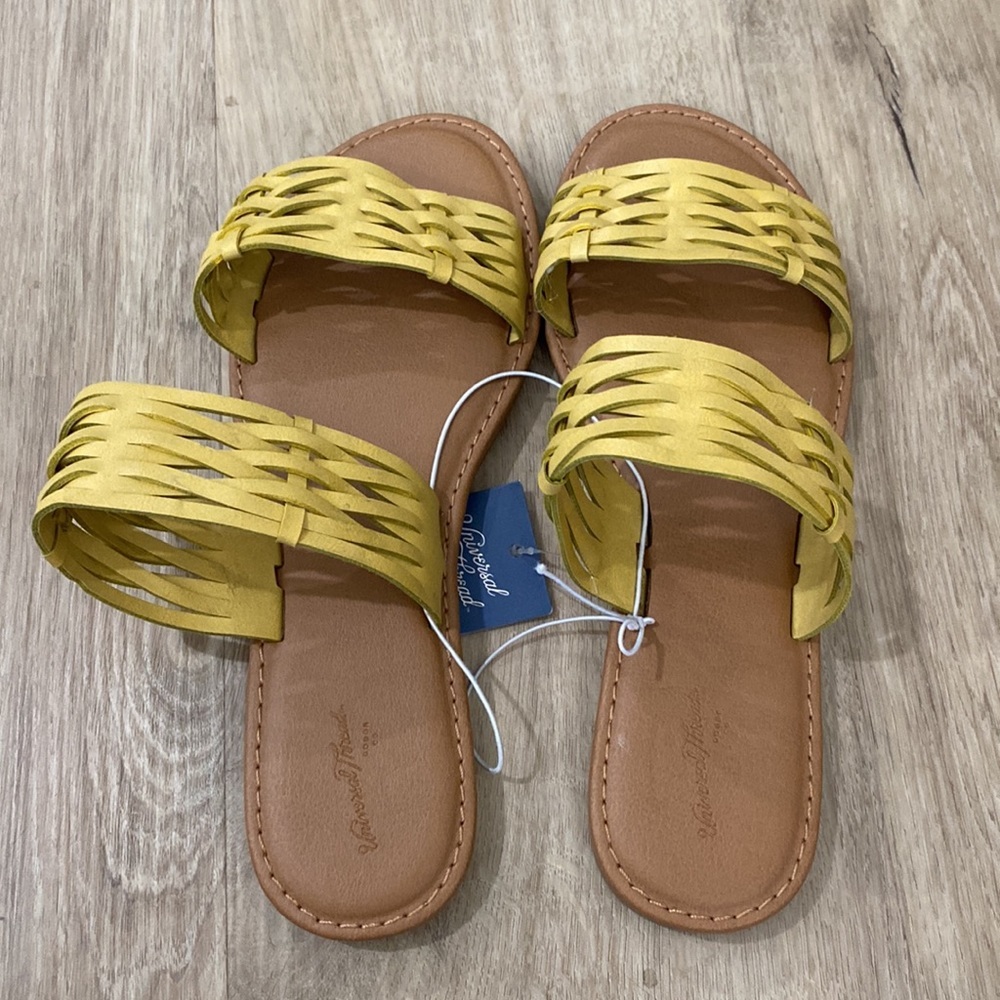 NEW Women’s Universal Thread Addie Sandals - Picture 3 of 3